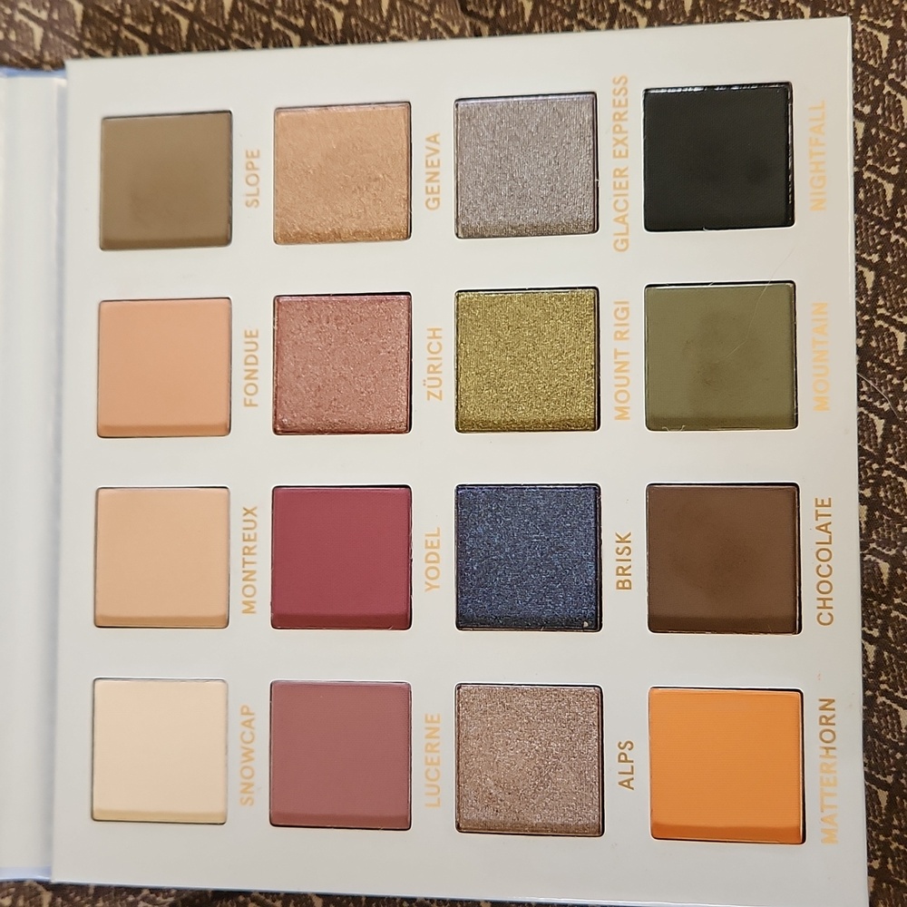 BH Cosmetics Smitten In Switzerland Palette